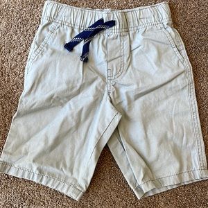 Carter’s size 6 100% cotton gray lightweight comfortable shorts two pockets